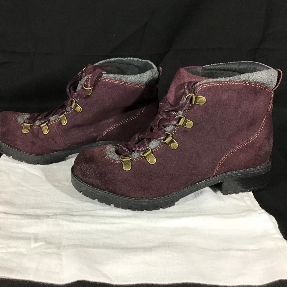Hiker boots burgundy suede